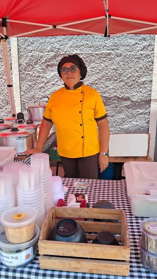 Dona Val em sua barraca da Feijoada da Val